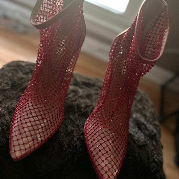 Lady in RED!!!! - Picture 2 of 4